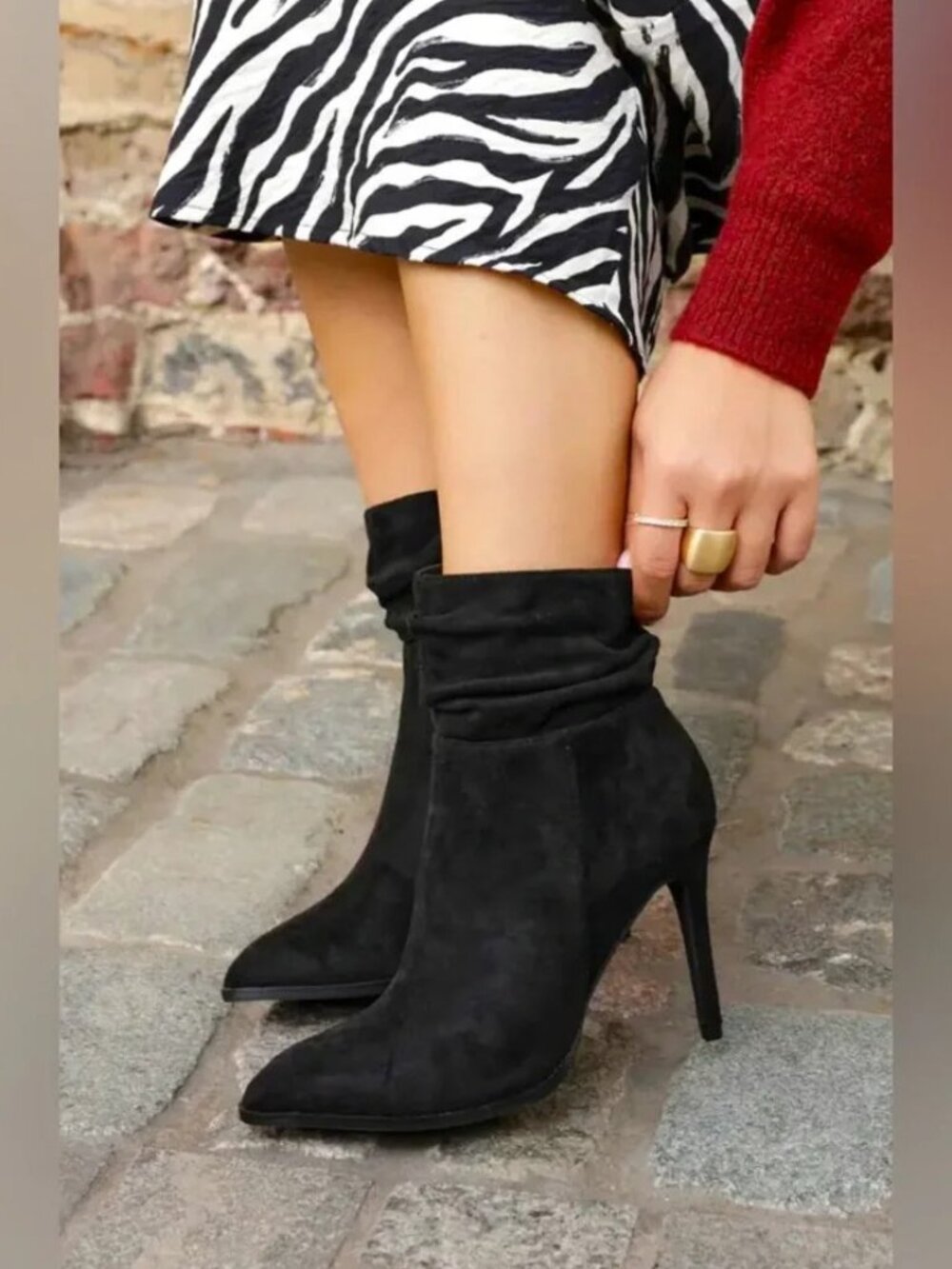 NEW HEELED ANKLE BOOTS WITH ZIPPERED DETAILS